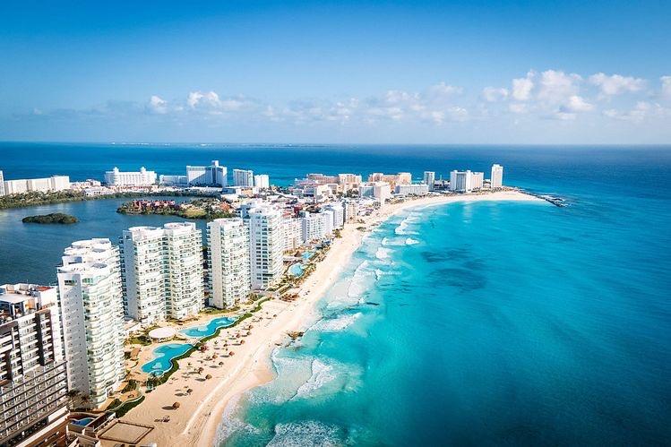 7 ที่เที่ยวเม็กซิโก ธรรมชาติสุดอลังกาล สีสันของเมืองมรดกโลก ที่คุณต้องไปเยือน 2.ชายหาดแคนคูน Cancun 