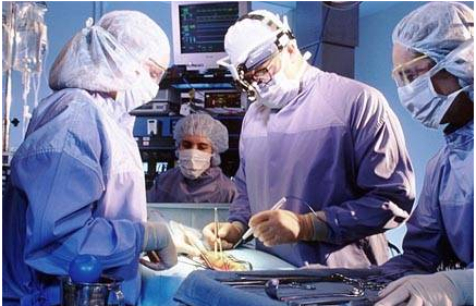 A group of surgeons performing surgery

Description automatically generated with low confidence