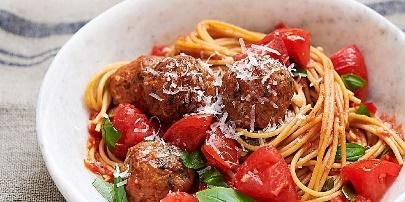 Spaghetti & Chicken Meatballs with No-Cook Tomato Sauce Recipe | EatingWell