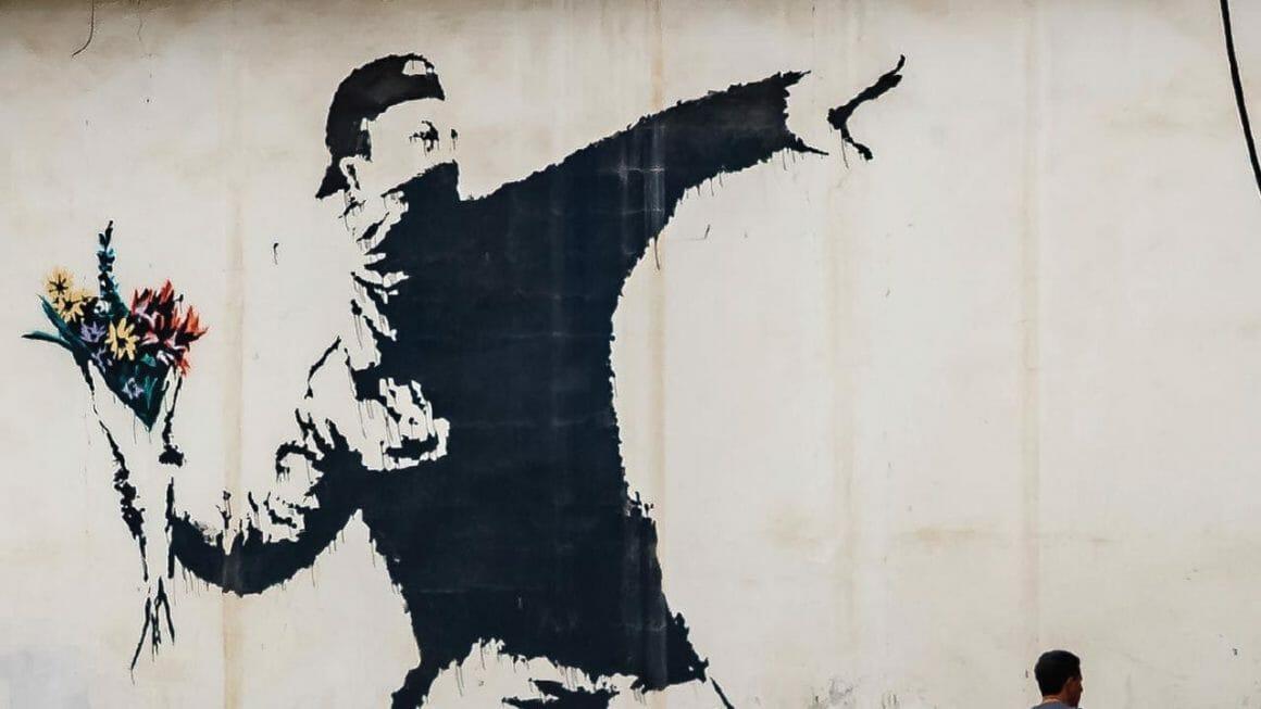 Banksy, dépossédé de son célèbre &quot;jeteur de fleurs&quot;