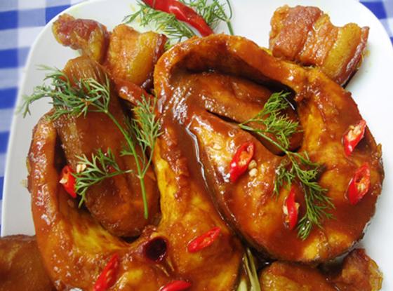 Món cá kho thịt ba chỉ