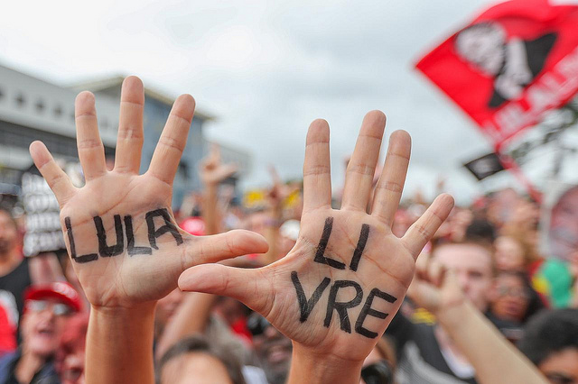 Milhares de pessoas fizeram uma jornada de atividades pela liberdade do ex-presidente Lula, em Curitiba (PR), nesse domingo (7) - Créditos: Ricardo Stuckert