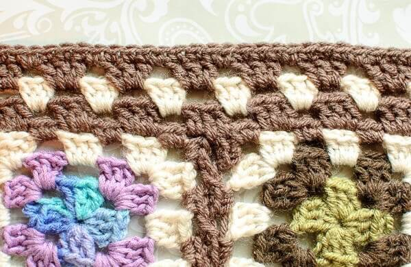 granny edging on a granny square blanket