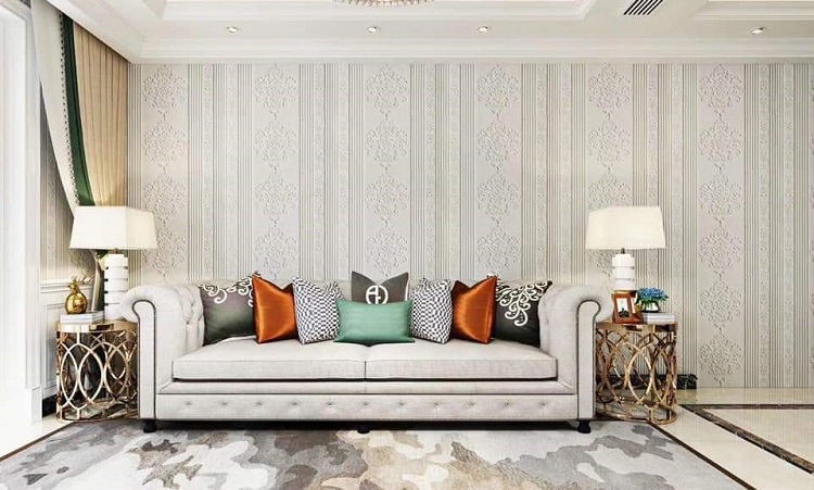 Xốp dán tường màu trắng trang nhã với hoa văn tân cổ điển tôn lên nét đẹp sang trọng cho phòng khách 