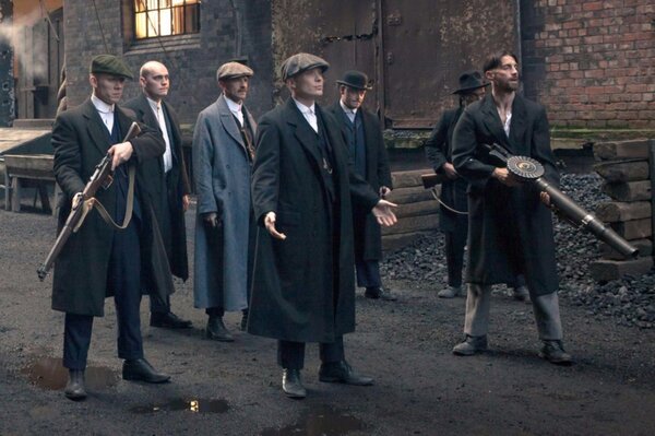Boots da bền bỉ - phong cách quý ông Peaky Blinders