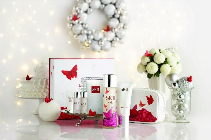 G:\Client\PG\2015\FY1516\01.SK-II\Activities\Apple 15 Wave II\ASEAN Christmas Mood Shot\Resize\Resize of Beauty Blossom Set with Pouch.jpg