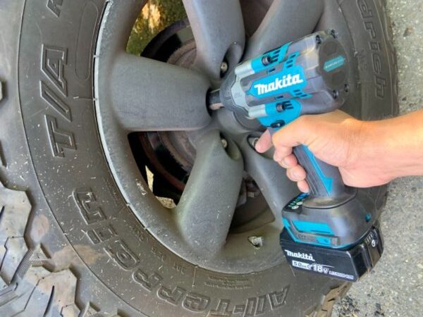 รีวิวบล็อกกระแทก Makita XWT17 18V Brushless Mid-Torque 1/2 "9