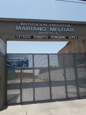 Opiniones de EGB en Arequipa - Campo de fútbol