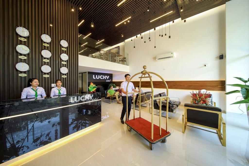 Khách sạn Phú Yên Lucky với đội ngũ nhân viên chuyên nghiệp luôn sẵn sàng phục vụ khách cư trú 24/24 (Nguồn: Internet)