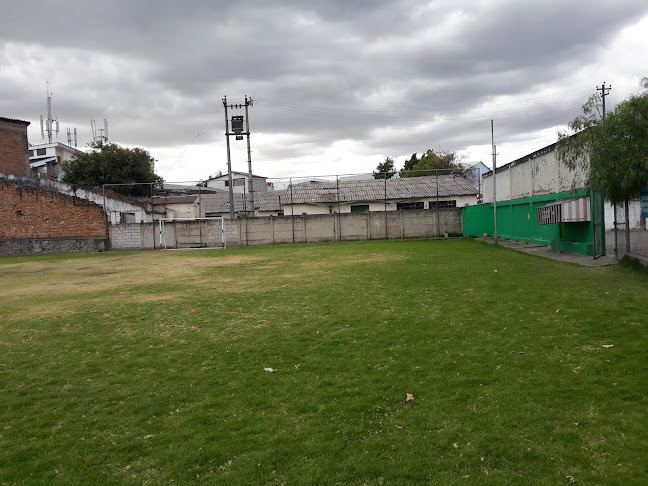 Opiniones de Cancha de fútbol de la Canela en Quito - Campo de fútbol