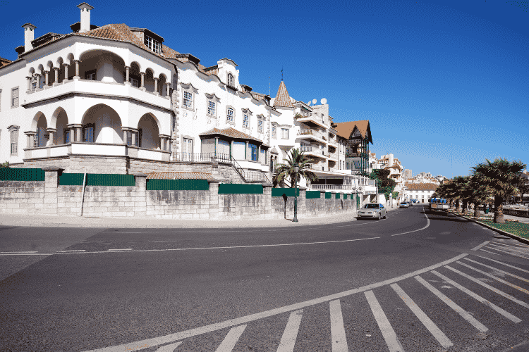 buying-a-house-in-cascais