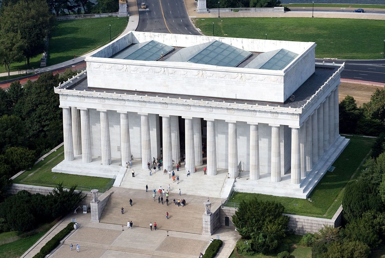 salah satu landmark di amerika yang menggunakan konsep desain neoklasik