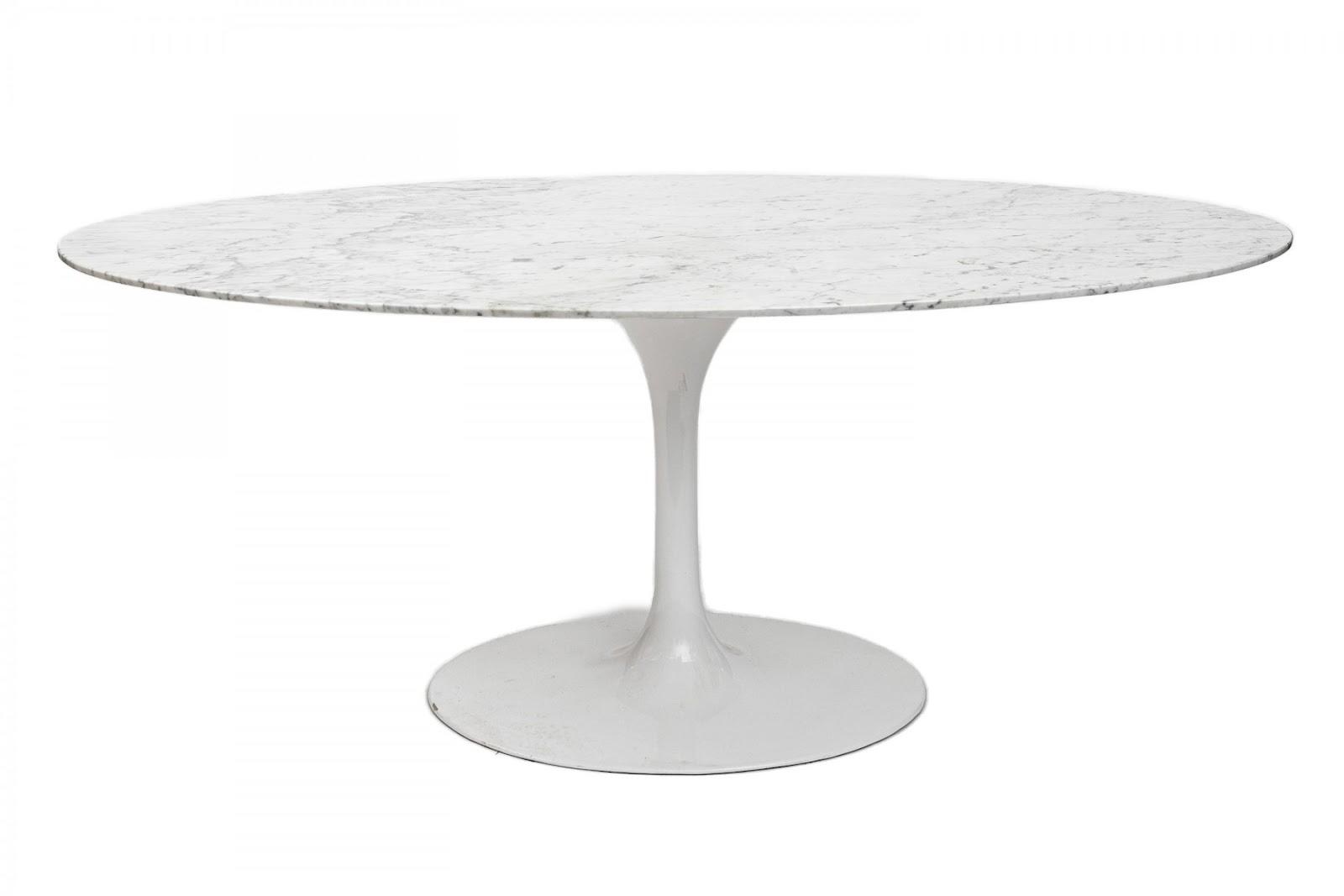 This tulip dining table would be beautiful in any setting.