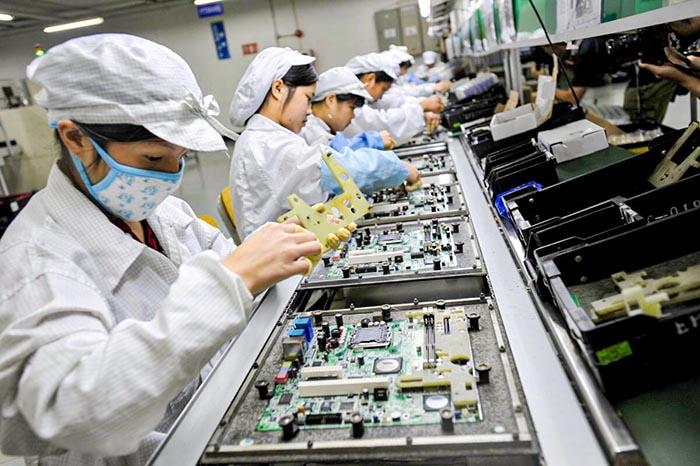 https://vietluan.com.au/wp-content/uploads/2022/05/ntdvn_gettyimages-foxconn-china-tech-manufacturing-101581856-1200x798-1200x798-1.jpeg