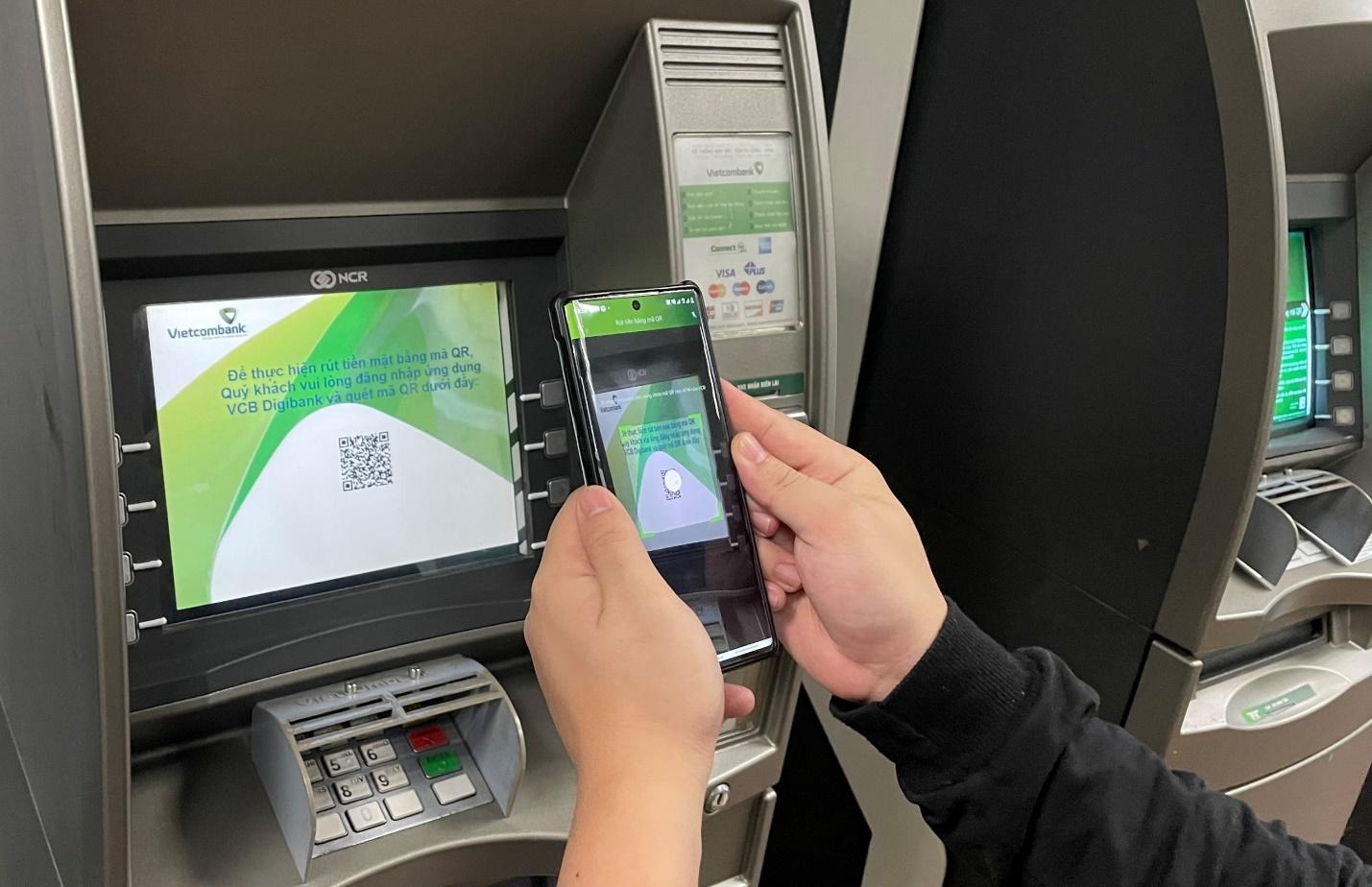 7 bước rút tiền bằng mã QR Vietcombank an toàn không cần thẻ ATM