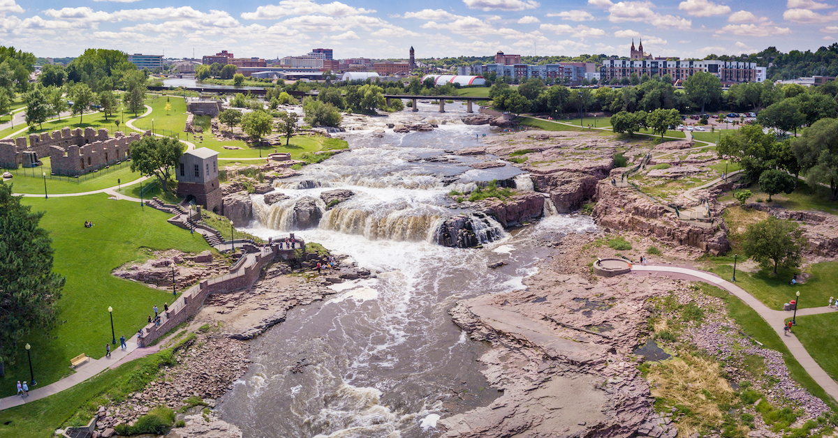 Aerial view of Sioux Falls running through downtown.