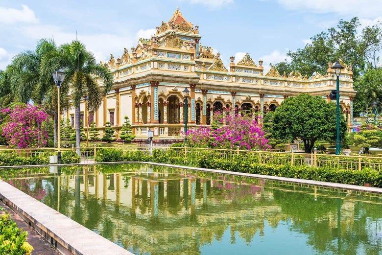 Vinh Trang Pagoda & Mekong Delta Tour from Ho Chi Minh City