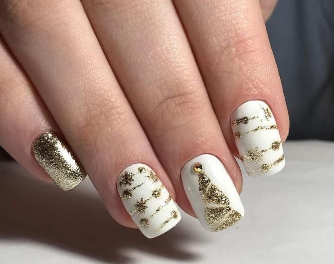 Festive manicure with a Christmas tree for the New Year 2022: beautiful options for nail design 28