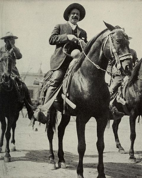 Pancho Villa con su caballo siete leguas 7.jpg