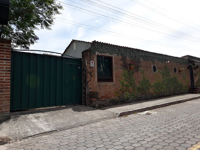Calle, Atuntaqui 9A Sangolqui, Quito 171103