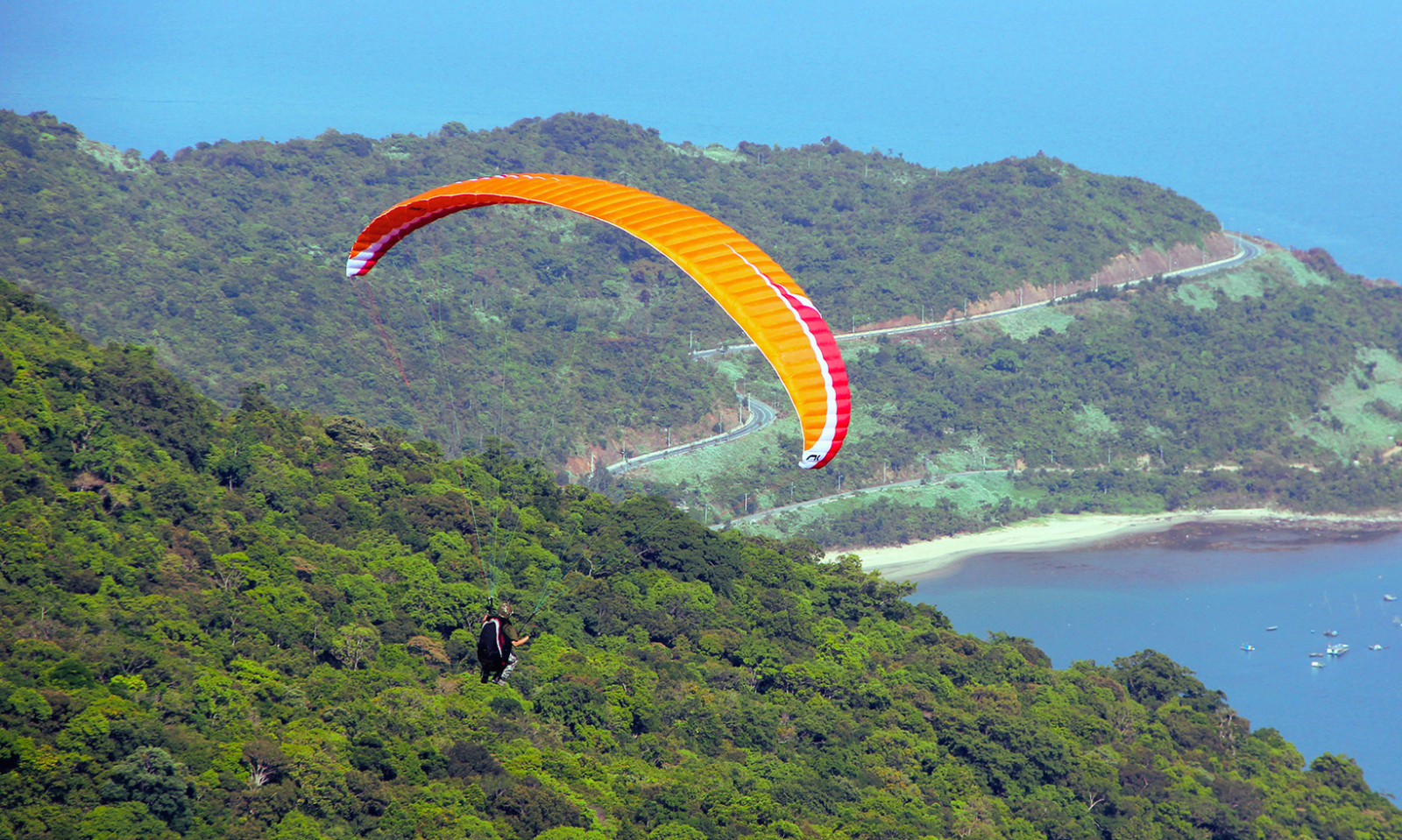 Paragliding in Son Tra Mountain (Da Nang)