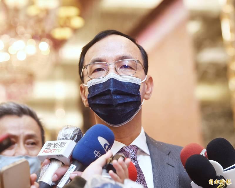 國民黨主席朱立倫27日出席中國國民黨歸僑聯誼會春酒,會前接受媒體採訪。(記者方賓照攝)