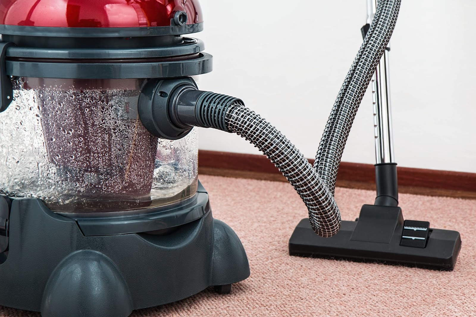 A carpet vacuum cleaner loosens dirt from the carpet before suctioning it away.