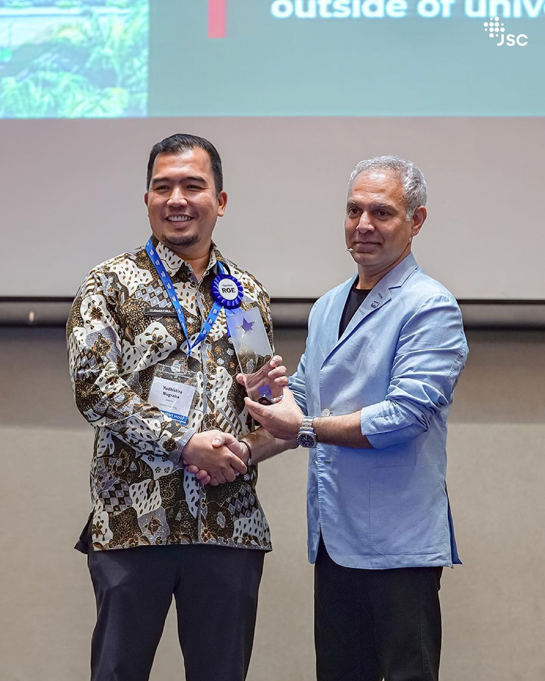 Yudhistira Nugraha, Director of Jakarta Smart City, receiving an award from OpenGov