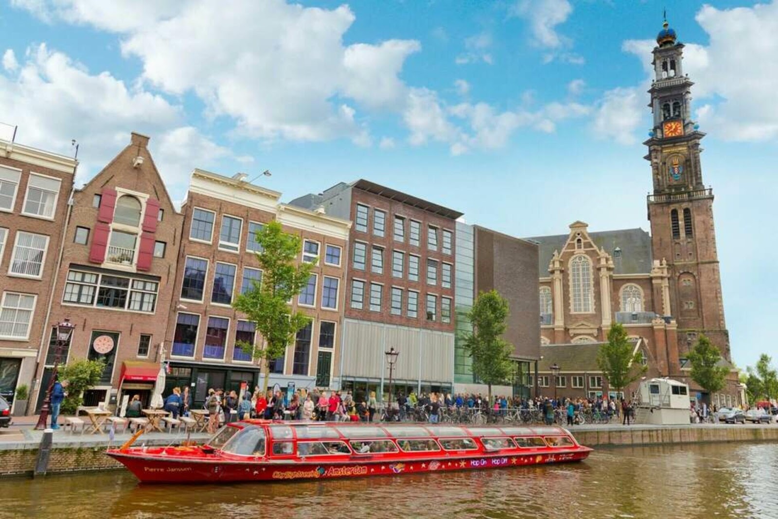 https://assets.voxcity.com/uploads/product_image/amsterdam-canal-boat_gallery.jpg