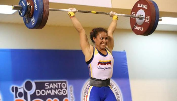 健美女大生搬家囉 舉重 Weightlifting 與一般重量訓練有什麼差別