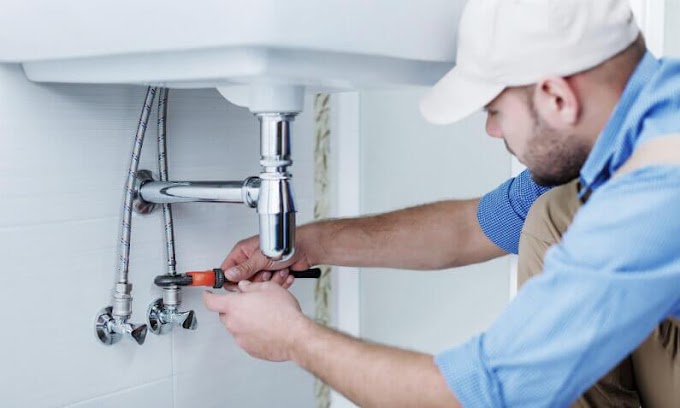  How do plumbers clear blocked drains?