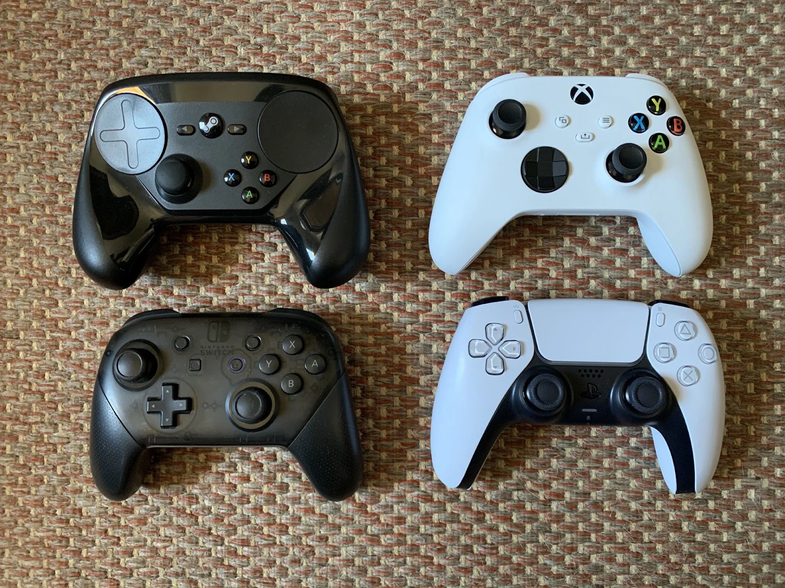 Modern controllers are designed for optimal comfort and accessibility. 