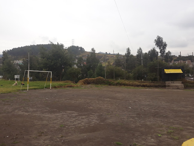 Opiniones de Liga Deportiva Barrial Colinas Del Sur en Quito - Campo de fútbol