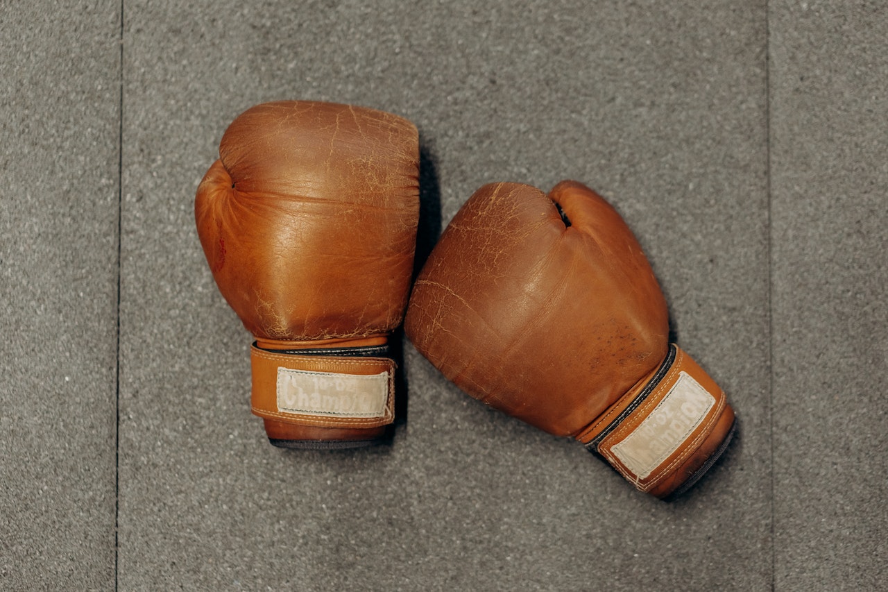 HOW TO TAKE THE RIGHT BOXING GLOVES FOR BEGINNERS