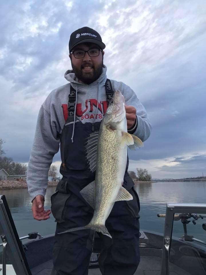 Missouri angler hooks new state record walleye