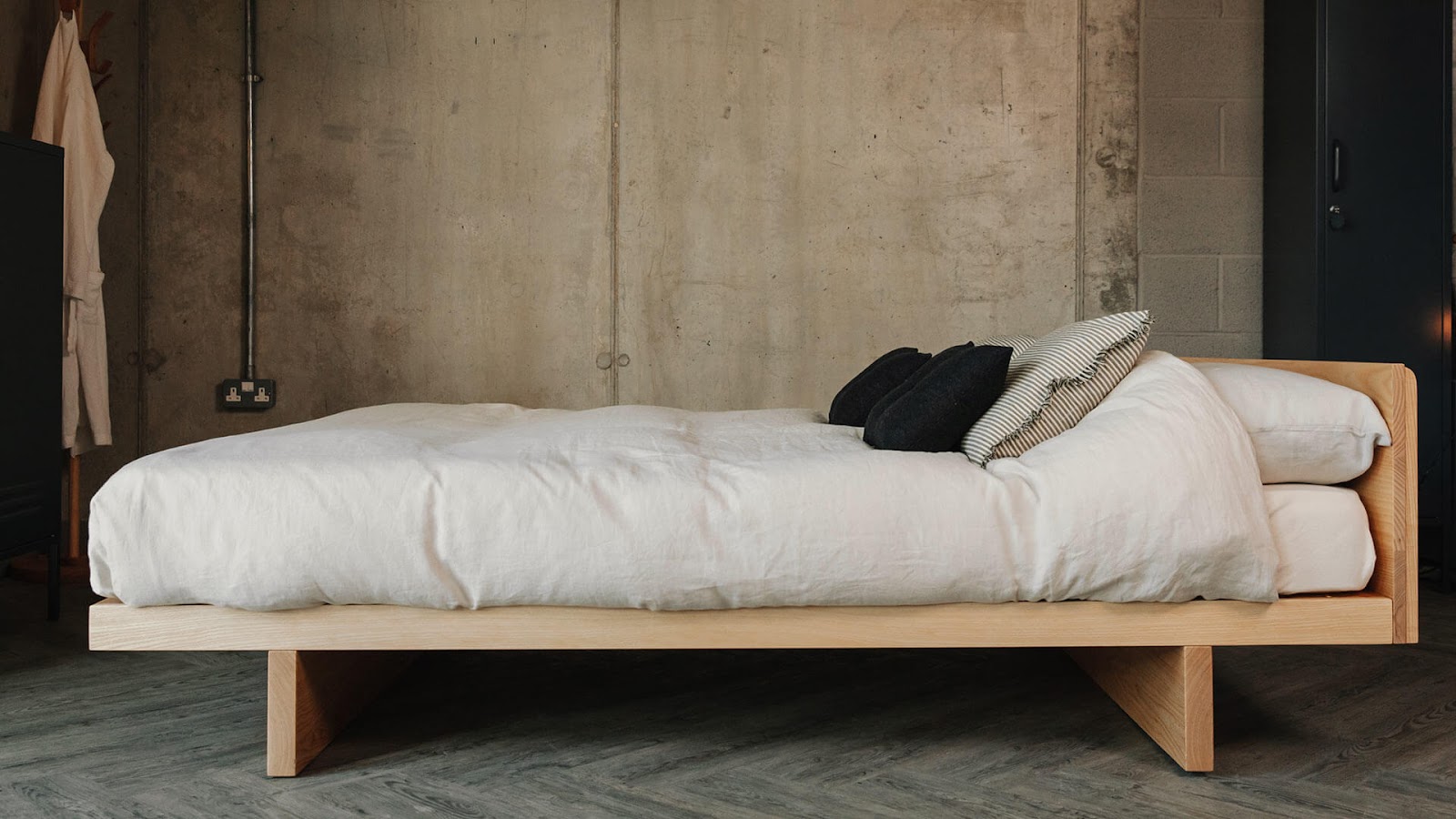 Giường ngủ làm bằng gỗ công nghiệp MDF
