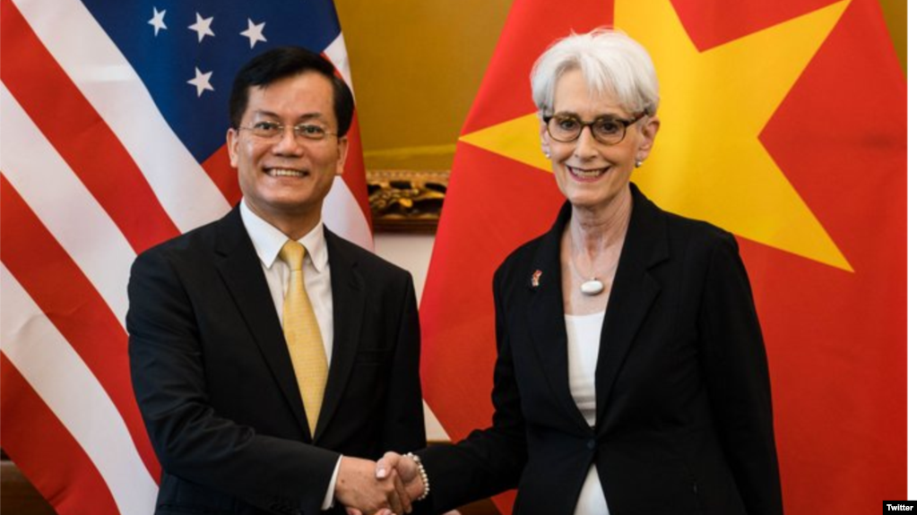 Thứ trưởng ngoại giao Hà Kim Ngọc (trái) và Thứ trưởng Ngoại giao Hoa Kỳ Wendy Sherman tại Hà Nội, ngày 13/6/2022. Photo Twitter Wendy Sherman.