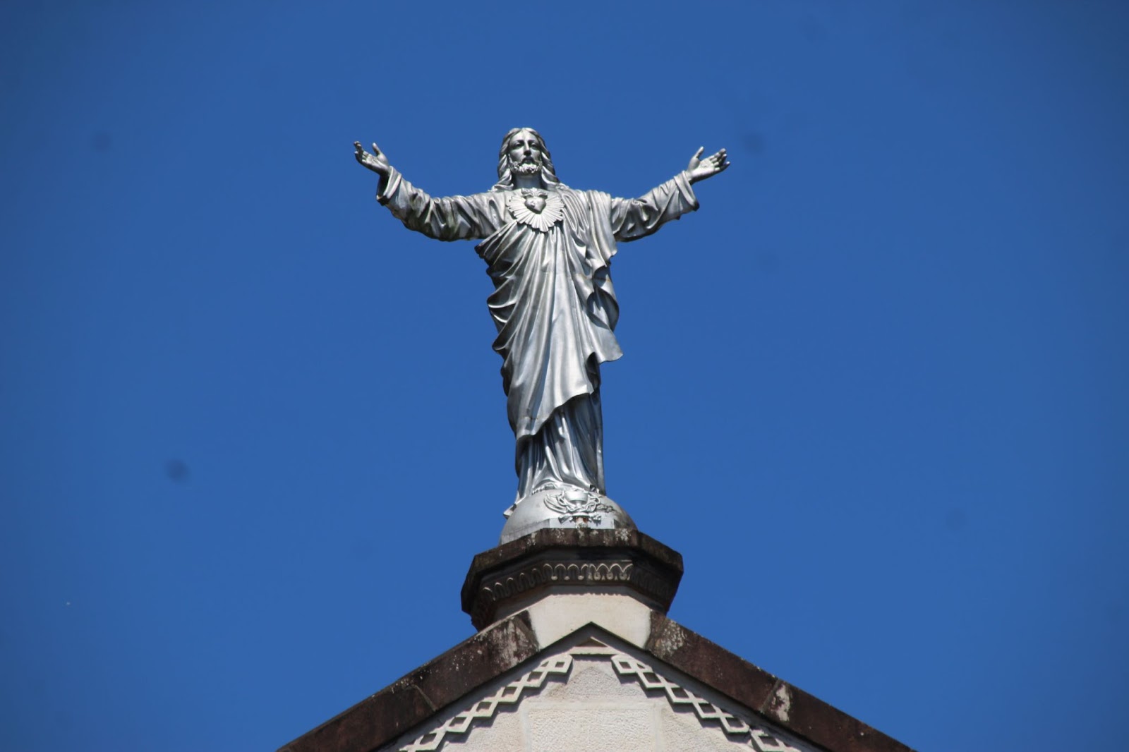 Statue of Jesus Fiji - GoFiji.net
