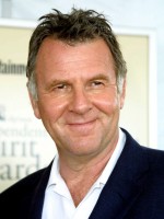 Tom Wilkinson.jpg