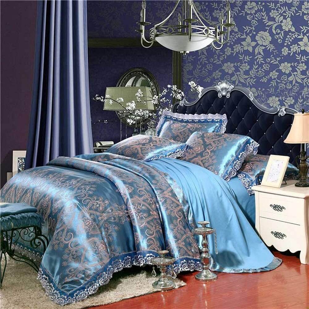 Bộ drap giường phi lụa màu xanh lam mang đậm tinh thần cổ điển châu Âu