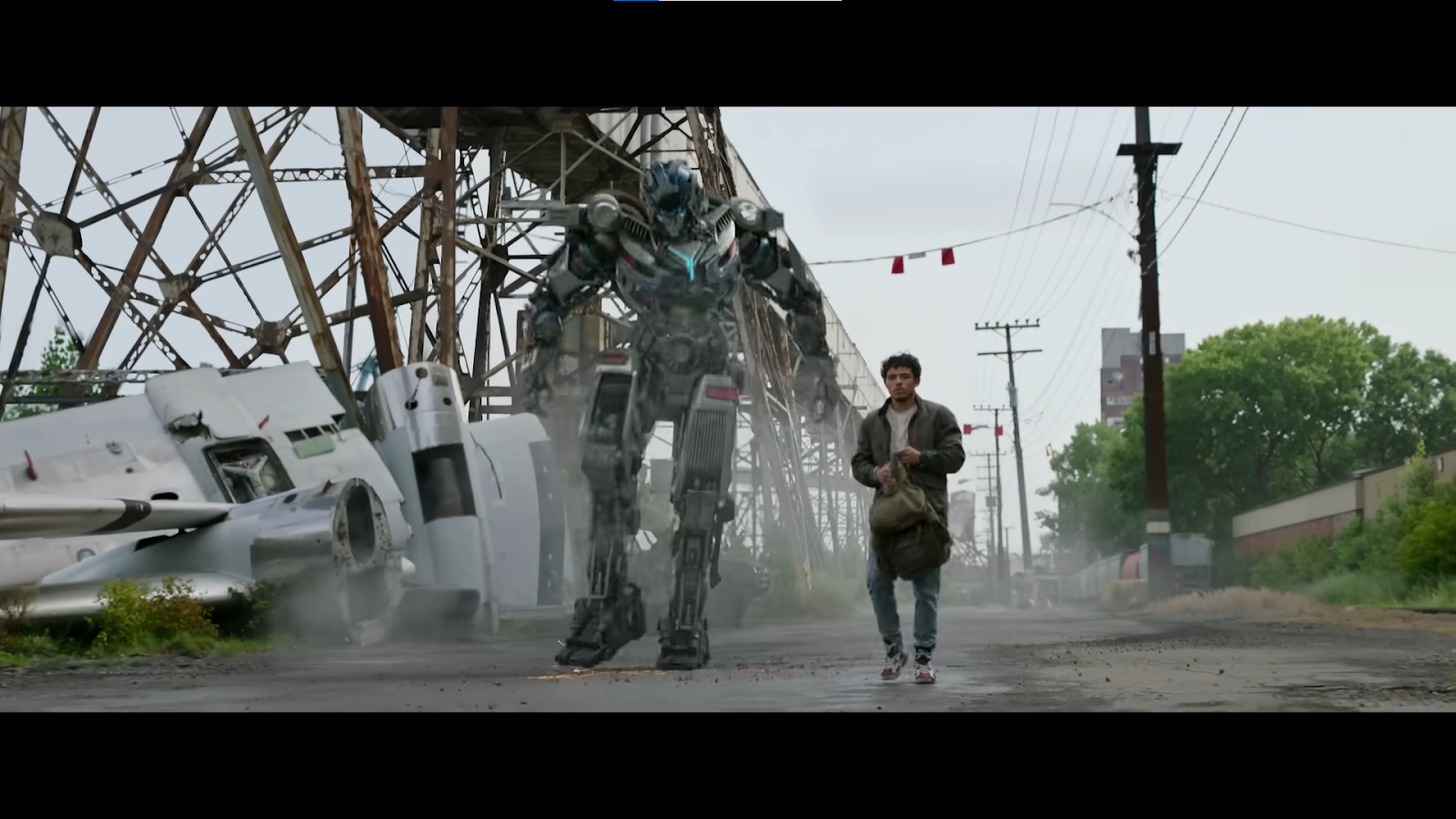 Mirage é o autobot inédito nesse filme e estabelece uma relação de amizade com o protagonista Noah Diaz