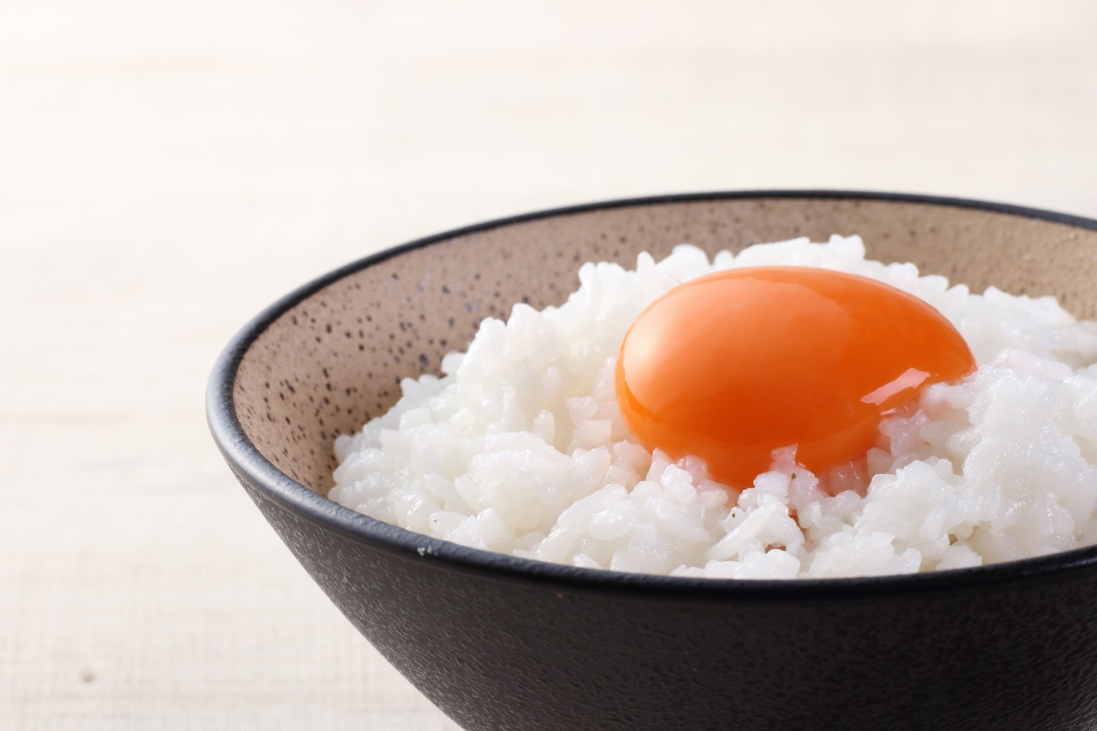 シンプルに！卵かけご飯(醤油、めんつゆのみ)のレシピ