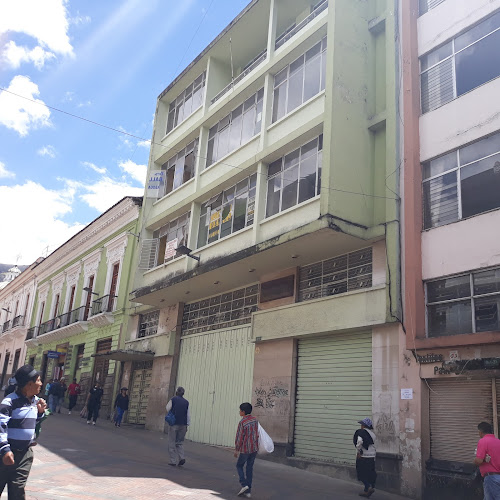 Opiniones de Centro clinico quirurgico en Quito - Médico