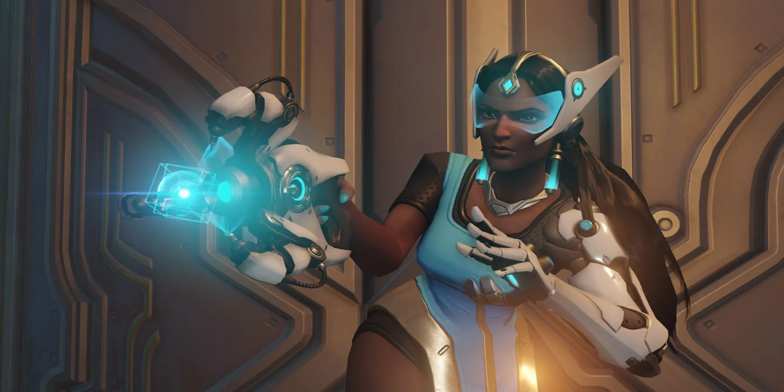 Damage Hero Symmetra dari Overwatch 2 mengarahkan senjata proyektor fotonnya dari layar