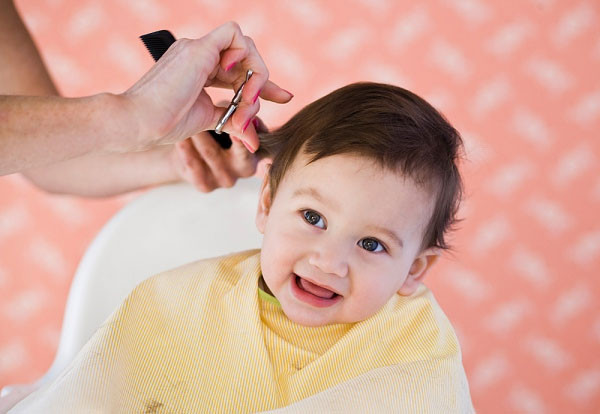 Tóc bé trai sơ sinh là niềm tự hào của bất kỳ bậc cha mẹ nào. Hãy tham khảo những hình ảnh đáng yêu về tóc bé trai sơ sinh để trau dồi kiến thức về việc chăm sóc và cắt tóc cho bé yêu của mình.