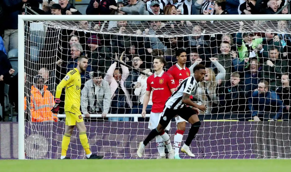 Newcastle vượt qua Man Utd mở tỷ số 1:0