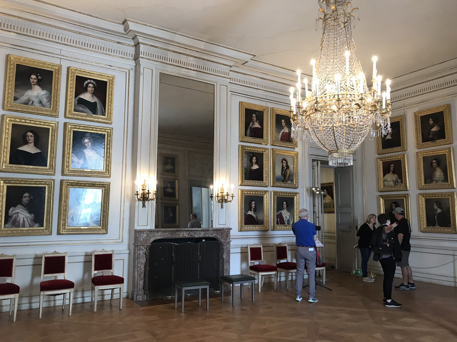 guide to visiting nymphenburg palace