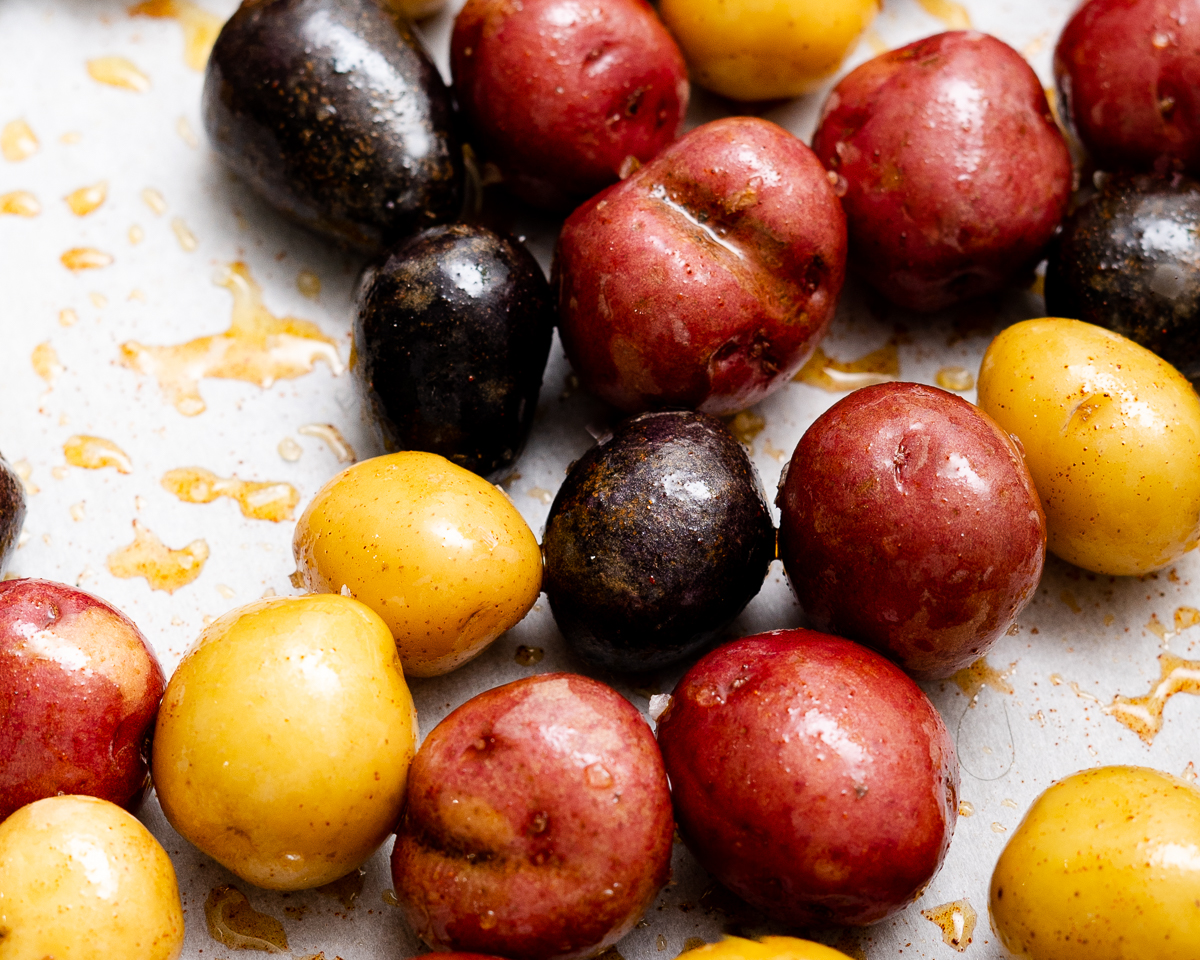 potatoes well coated with oil and seasonings