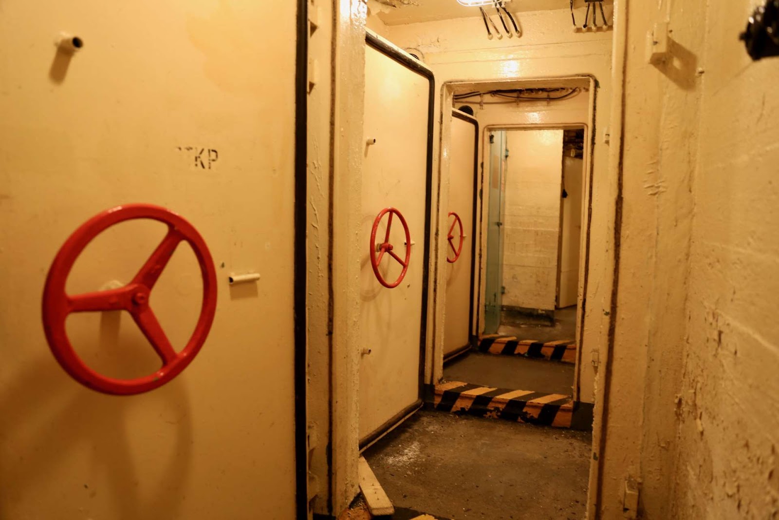 Гермодвери в коридоре технической секции бункера «Явор 51»