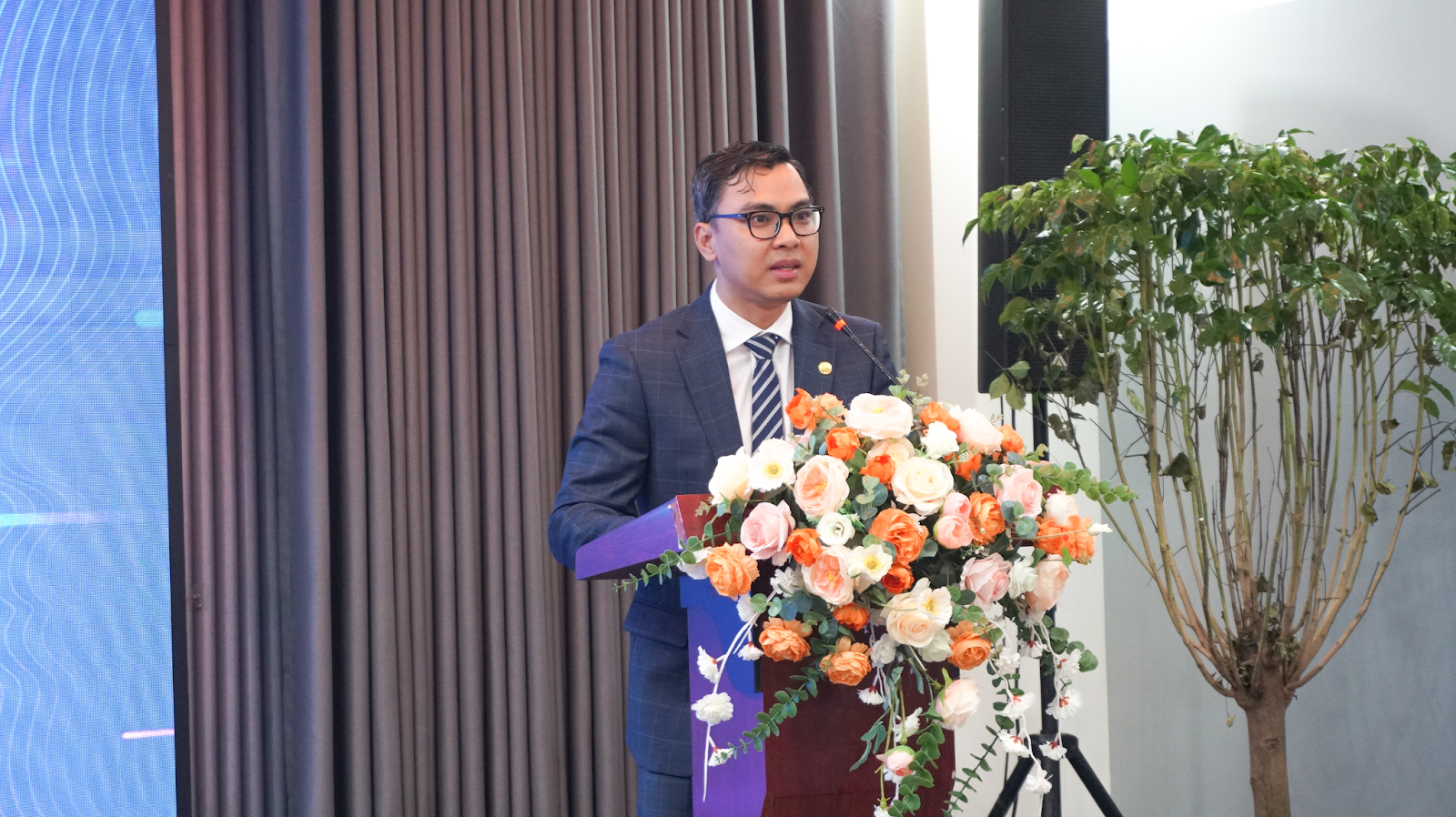 Mr. Phùng Danh Thắng, Director of IFI, Vietnam National University, Hanoi at his opening speech